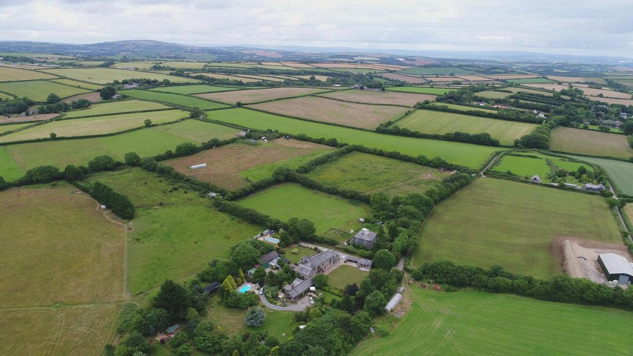 Tudor Lodge With Pool & Bbq Cabin Liskeard Exterior foto