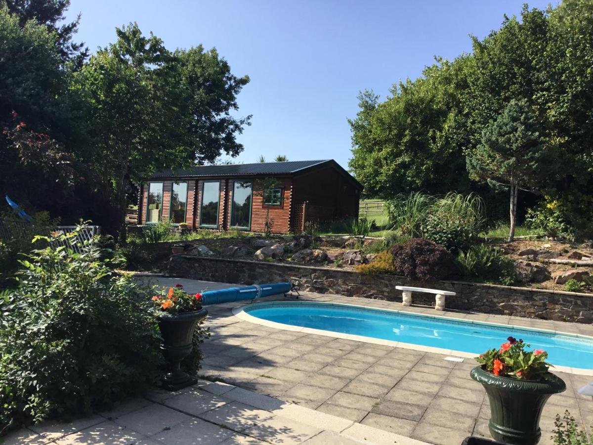 Tudor Lodge With Pool & Bbq Cabin Liskeard Exterior foto
